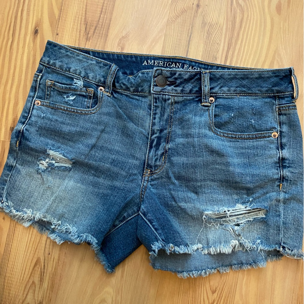 AE Midi shorts, size 12